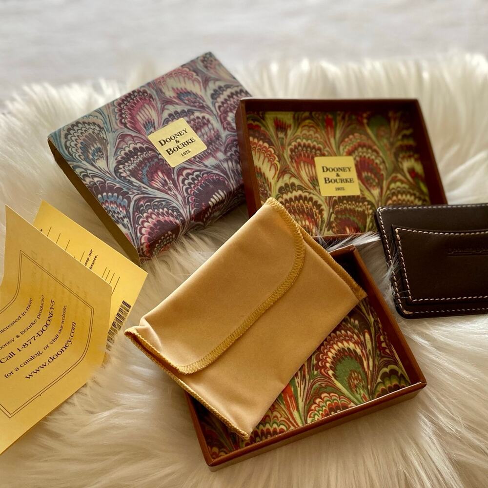 Dooney & Bourke Vintage card holder NEW